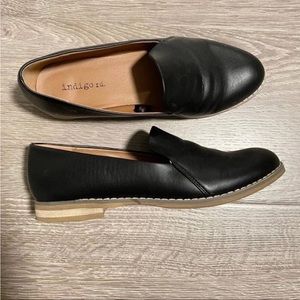 Black faux leather top loafers wood soles